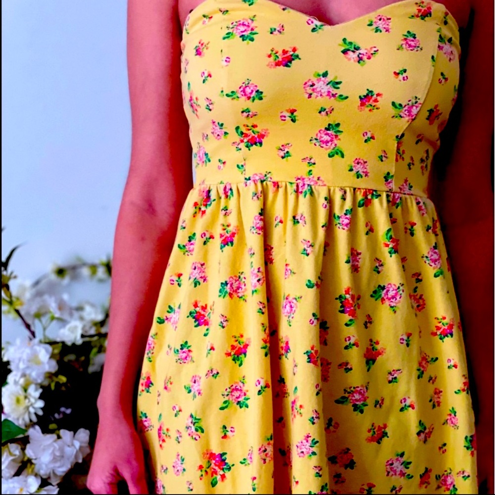 Beautiful yellow strapless forever 21 dress